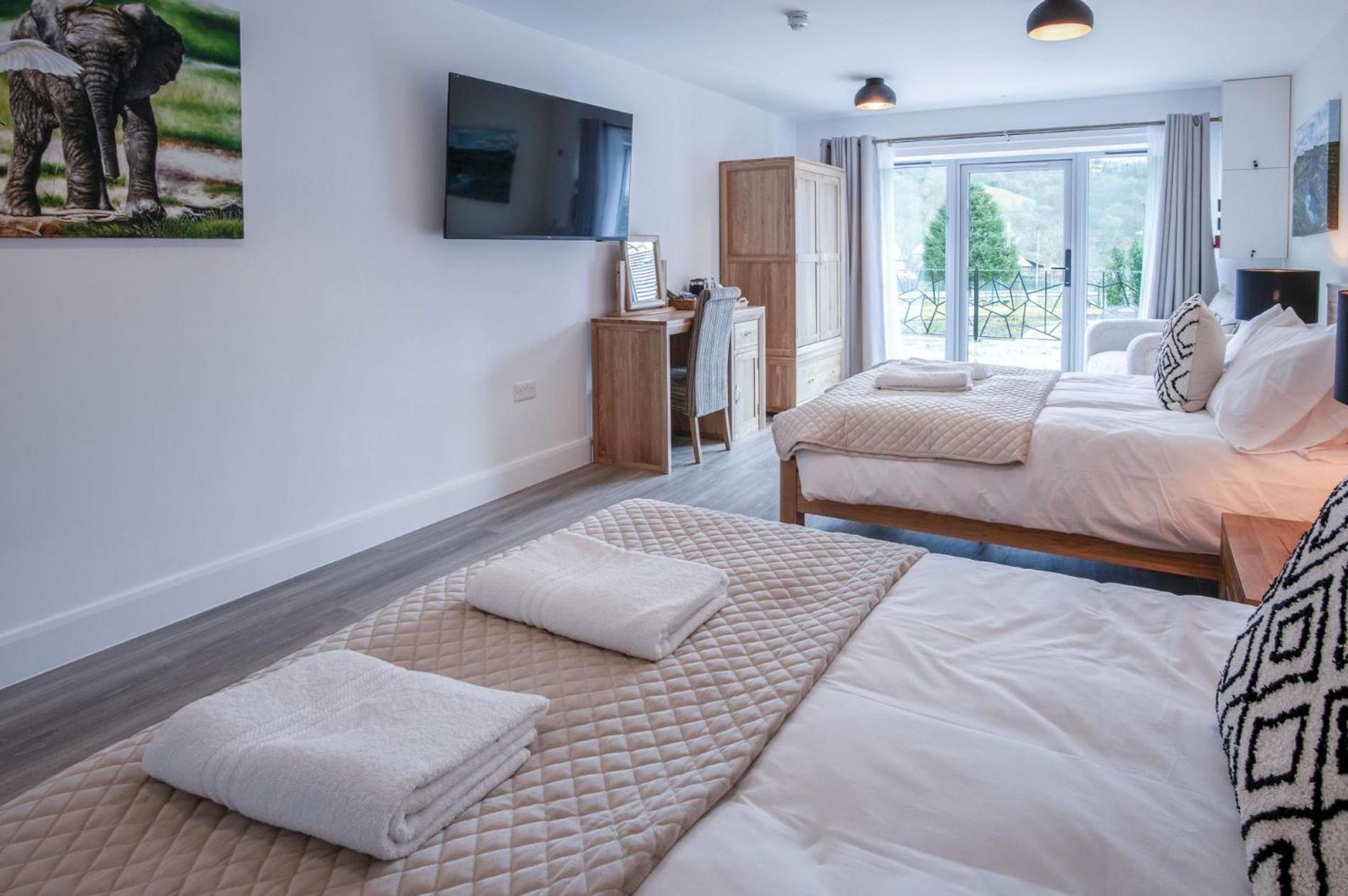 Suite 3 - Sleeping Giant Hotel - Pen Y Cae Inn Brecon Exterior photo