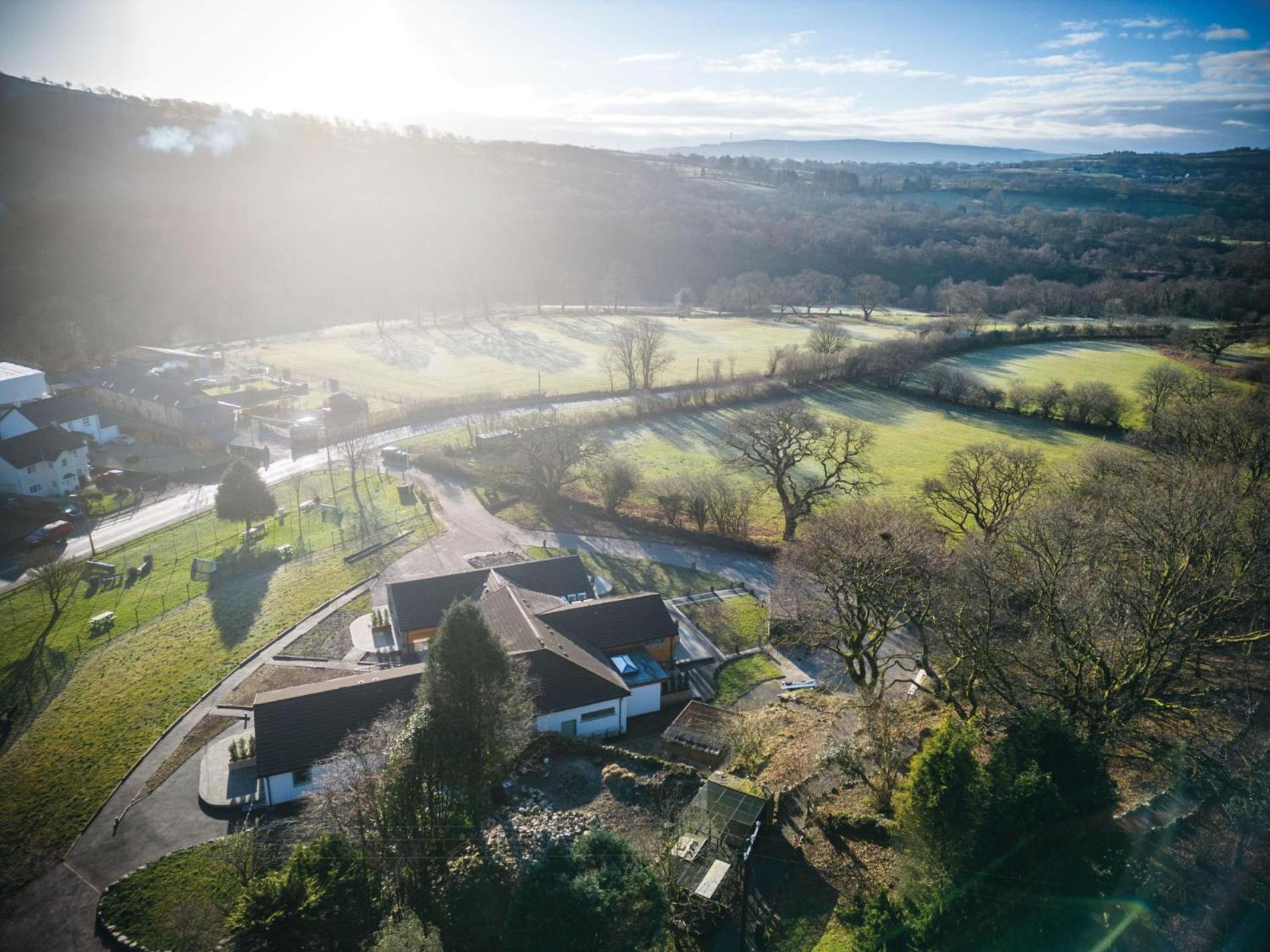 Suite 3 - Sleeping Giant Hotel - Pen Y Cae Inn Brecon Exterior photo